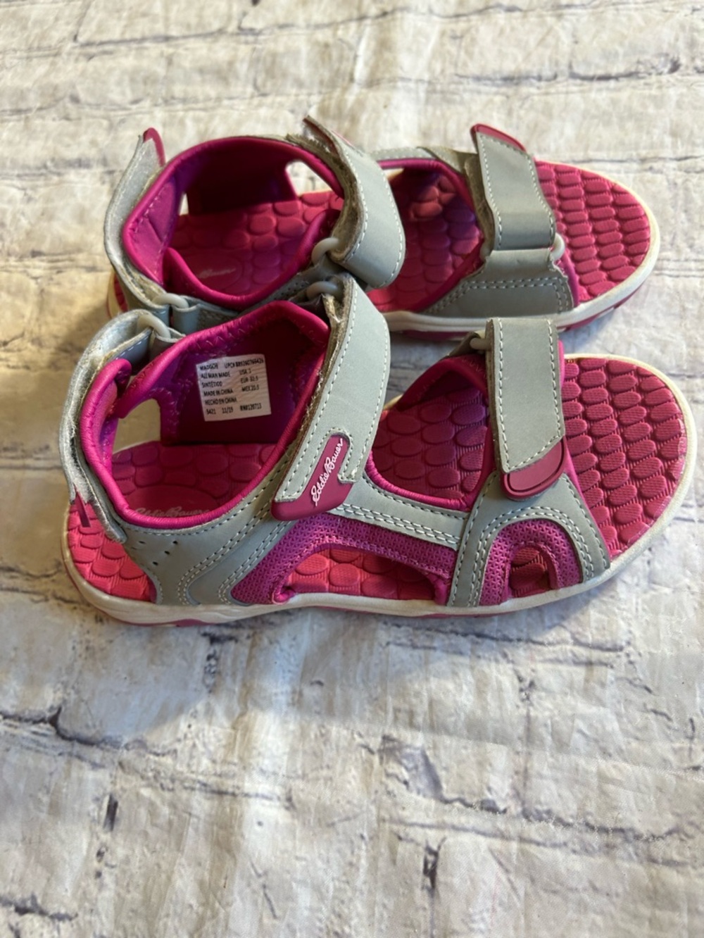 EDDIE BAUER MADISON GREY AND PINK VELCRO STRAPS GIRLS SANDALS SIZE US1